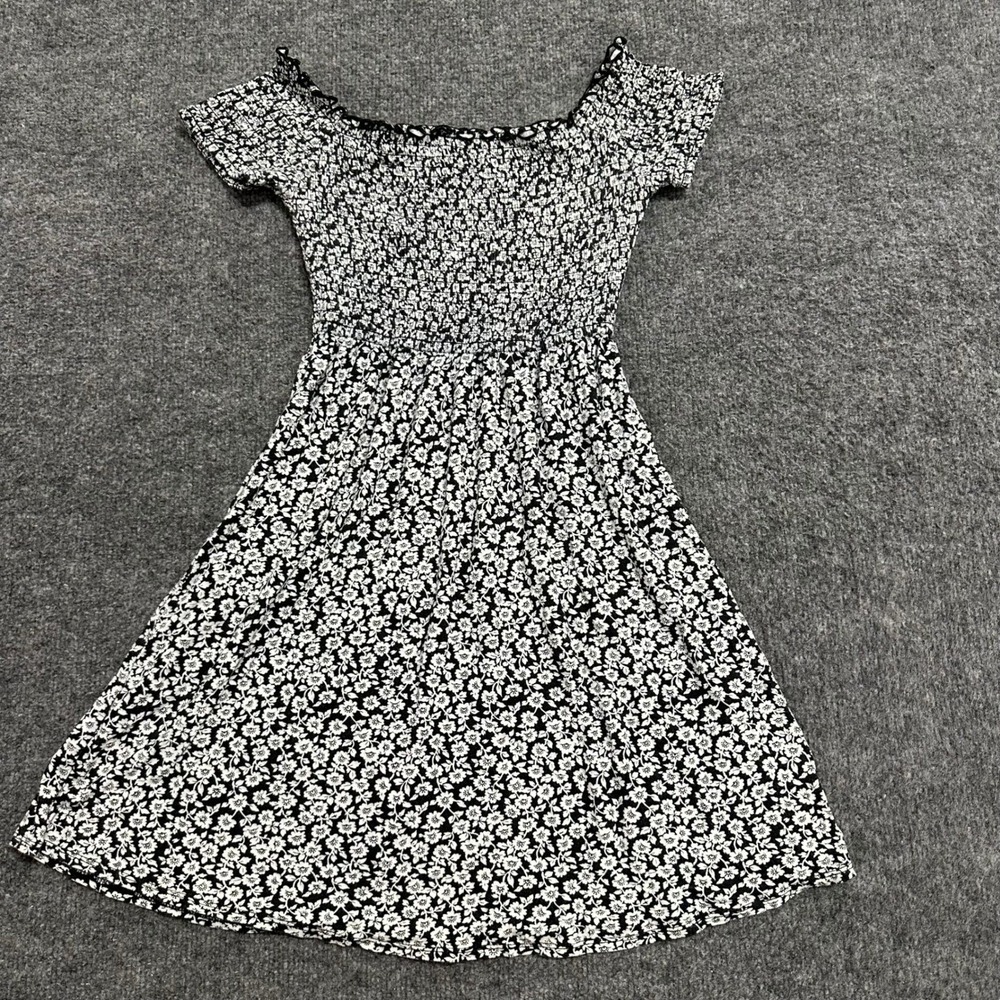 Hollister Dress Womens XS Black White Floral Smocked Viscose Short Sleeve Casual